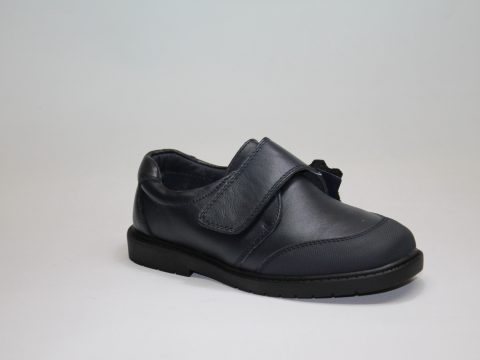 Zapato Colegial niño negro con puntera reforzada.