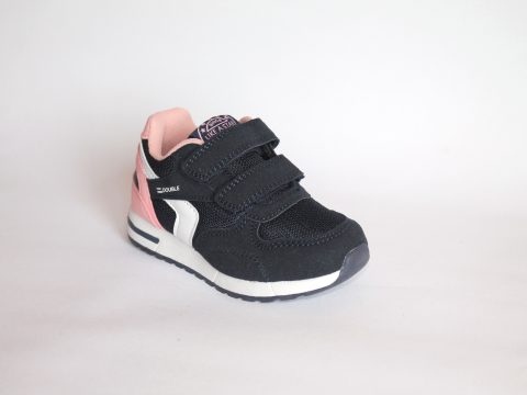 Zapatilla niño cierre velcro.